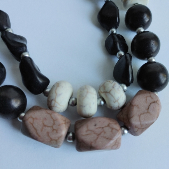 Double Strand Natural Stone Bead Necklace Earrings Set - Picture 6 of 7